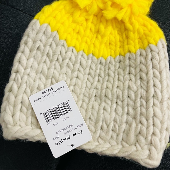 NWT✨Free People Cozy Up Color Blocked Beanie gray/yellow - Picture 4 of 4